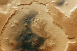 A crumbling crater on Mars