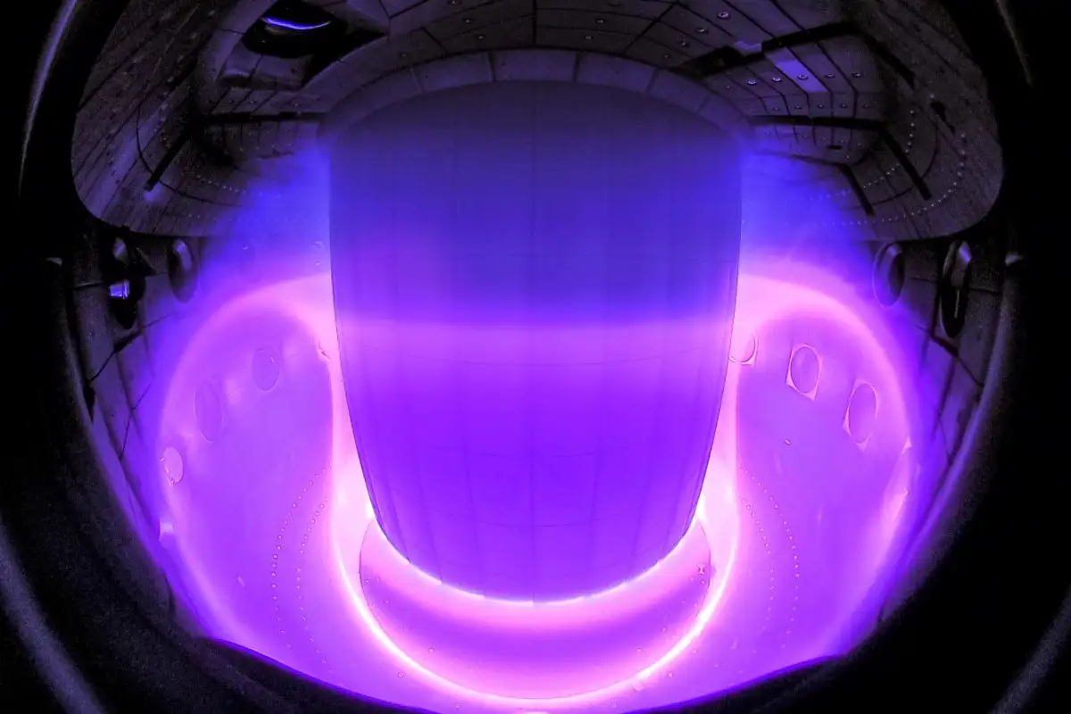 glow from tokamak