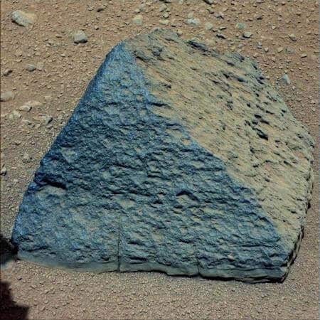 Scientists find a martian igneous rock that is surprisingly Earth-like
