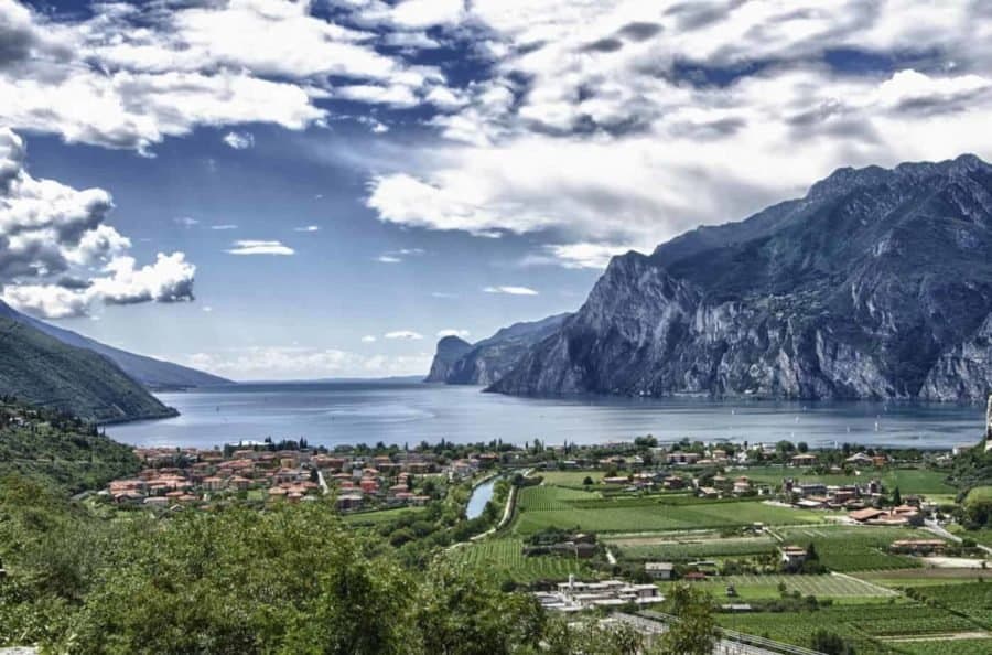 The Earth&#8217;s rotation moves water in Lake Garda