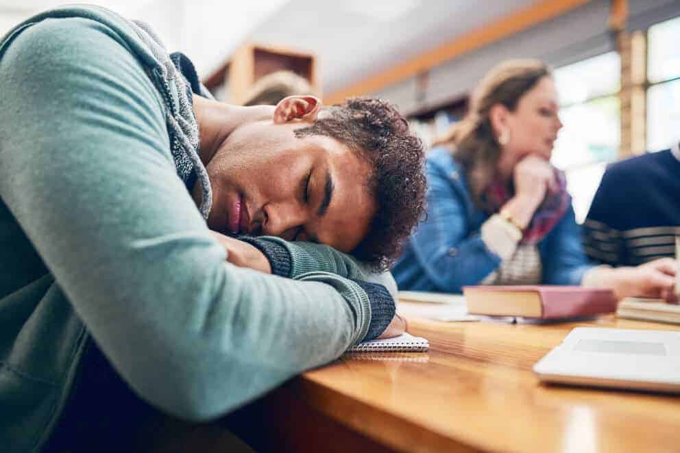 Study links neighborhood conditions to adolescent sleep loss