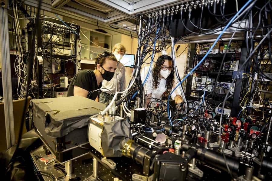 Physicists create 256-qubit programmable quantum simulator