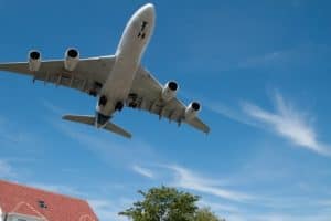 Research now shows that inserting a S-shaped, shape-memory alloy filler in aircraft wings can reduce the unpleasant noise created while landing. | Image: Getty Images