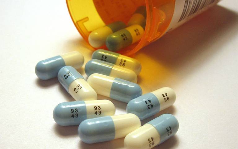 Staying on long-term antidepressants reduces risk of relapse
