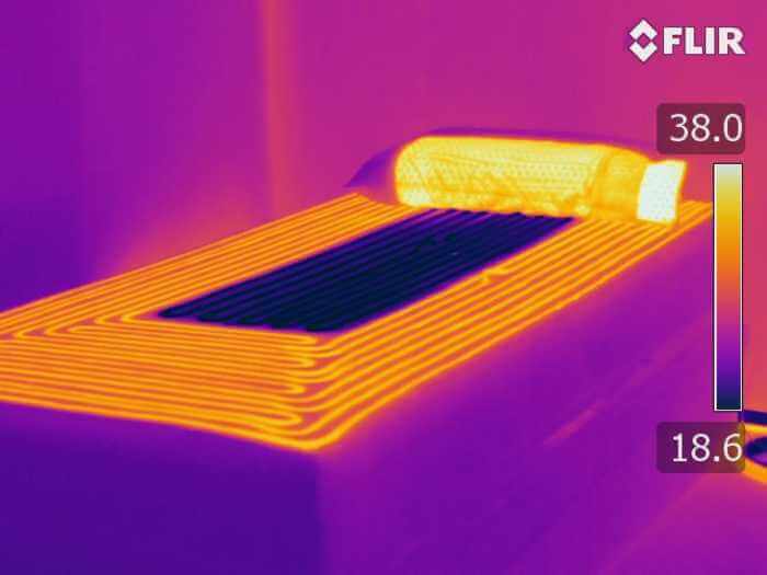 A look at the heating and cooling sections of the mattress using a thermal camera.