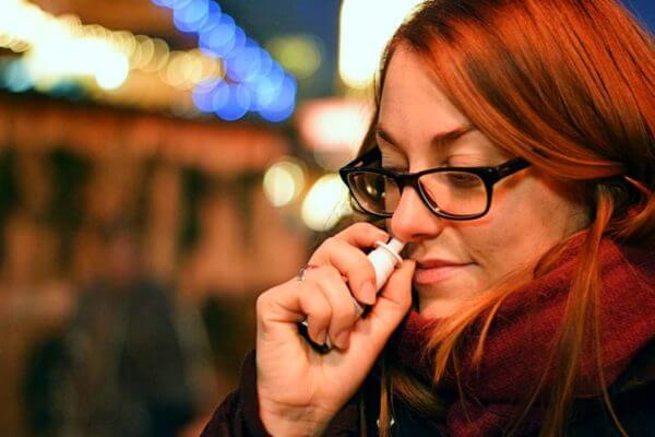 Woman with nasal spray. Pixabay