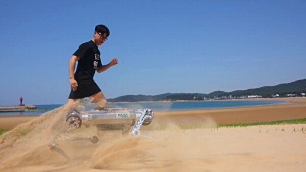 Robo-dog runs on sand with ease and speed