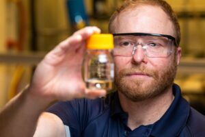 Chemist Dave Heldebrant, a recently selected fellow of the American Chemical Society who holds a joint appointment with Washington State University, has helped design several solvents that can deftly capture carbon dioxide molecules before they reach Earth’s atmosphere.