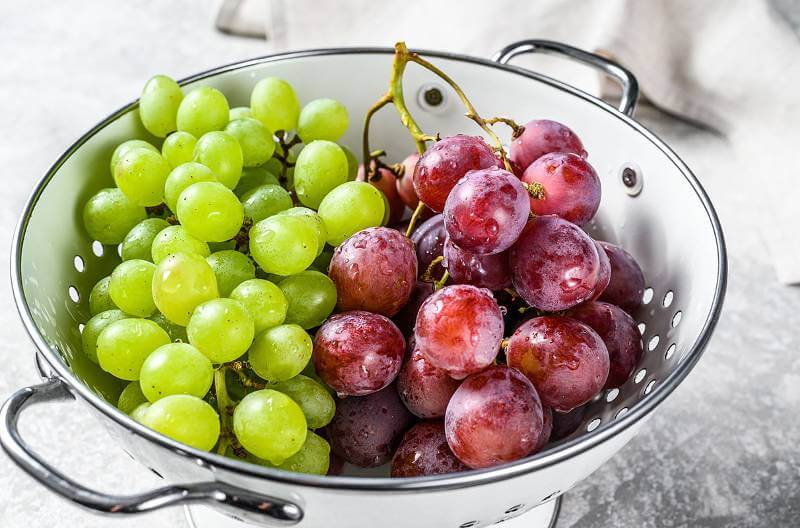 Bowl of grapes, green and red