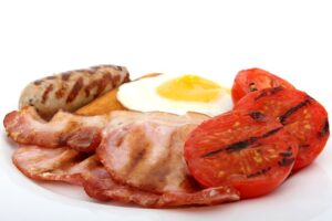 Bacon, ham, sausage and a fried egg. Pixabay