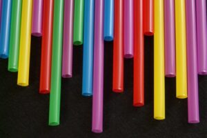 Colorful drinking straws made from plastic. Pixabay