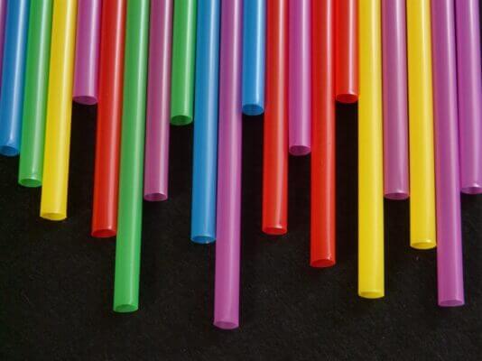 Colorful drinking straws made from plastic. Pixabay