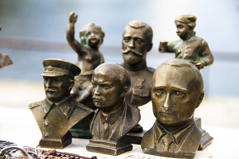 Miniature brass busts of Putin and former Soviet leaders. Pixabay