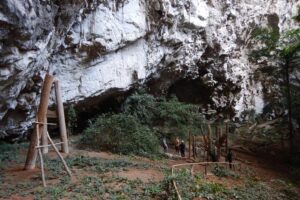 Caves and rock shelters dot the mountains in the northwestern highlands of Thailand. Over 40 in Mae Hong Son province contain wooden coffins on stilts, dating back 1,000 - 2,300 years.
