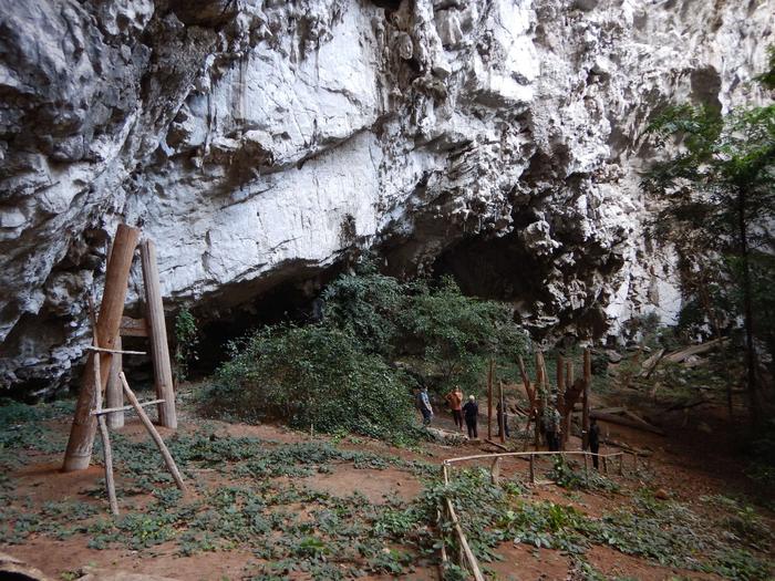 Caves and rock shelters dot the mountains in the northwestern highlands of Thailand. Over 40 in Mae Hong Son province contain wooden coffins on stilts, dating back 1,000 - 2,300 years.