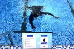 A waterproof e-glove makes it easier for scuba divers to communicate underwater.