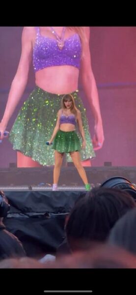 Taylor Swift on stage