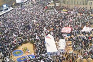 Thousands of protesters organized at Seoul Plaza on March 1st 2017.