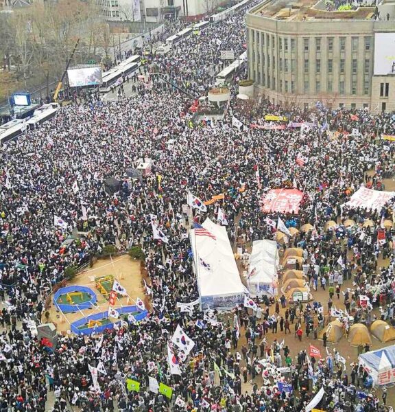 Thousands of protesters organized at Seoul Plaza on March 1st 2017.