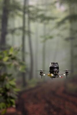 The proposed insect-inspired navigation strategy allowed a 56-gram “CrazyFlie” drone, equipped with an omnidirectional camera, to cover distances of up to 100 meters with only 0.65 kiloByte.