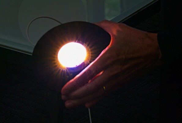 This novel LED light emits alternating blue and orange ...                    </div>

                    <div class=