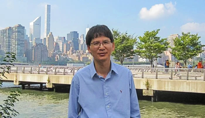 Rutgers University mathematics professor Pham Tiep uses only a pen and paper to conduct his research, which so far has resulted in five books and more than 200 papers in leading mathematical journals.