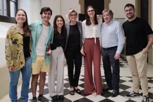 From left to right, the experts Leticia Pérez-Sisqués, Genís Campoy-Campos, Almudena Chicote-González, Cristina Malagelada, Júlia Solana-Balaguer, Jordi Alberch and Pol Garcia-Segura, from the Institute of Neurosciences of the University of Barcelona (UBneuro).