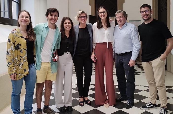 From left to right, the experts Leticia Pérez-Sisqués, Genís Campoy-Campos, Almudena Chicote-González, Cristina Malagelada, Júlia Solana-Balaguer, Jordi Alberch and Pol Garcia-Segura, from the Institute of Neurosciences of the University of Barcelona (UBneuro).