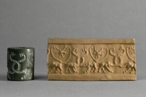 Example of a cylinder seal (left) and its design imprinted onto clay (right)