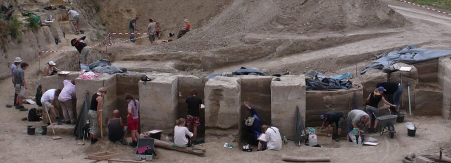 Neanderthals Operated "Fat Factories" 125,000 Years Ago