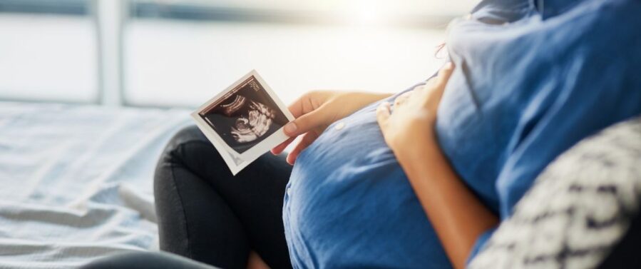 pregnant-woman-sonogram