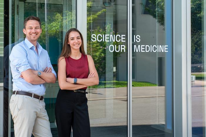Co first author Natalie Scholes and co-senior author Georg Winter (© Barbara Bachmann / CeMM)