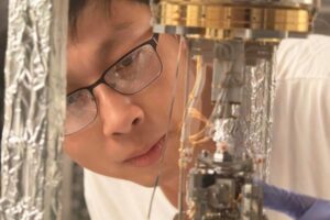 Shaowei Li with infrared-integrated scanning tunneling microscopy instrument.