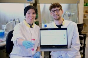 Hatice Yücel and Max Trauernicht from Bas van Steensel's research group at the Netherlands Cancer Institute, where the technology underlying the new AI model PARM was developed.