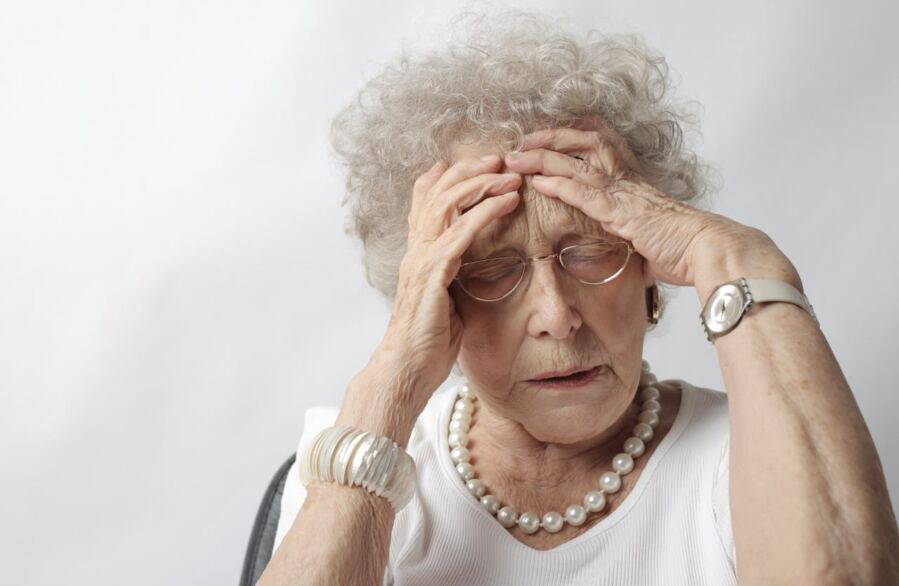 woman struggling to recall something
