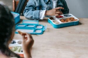 students eating lunch