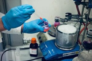 Using the new method for converting methylamines, complex compounds can be produced under simple conditions.