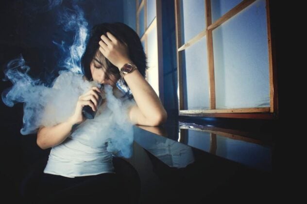 teen girl vaping