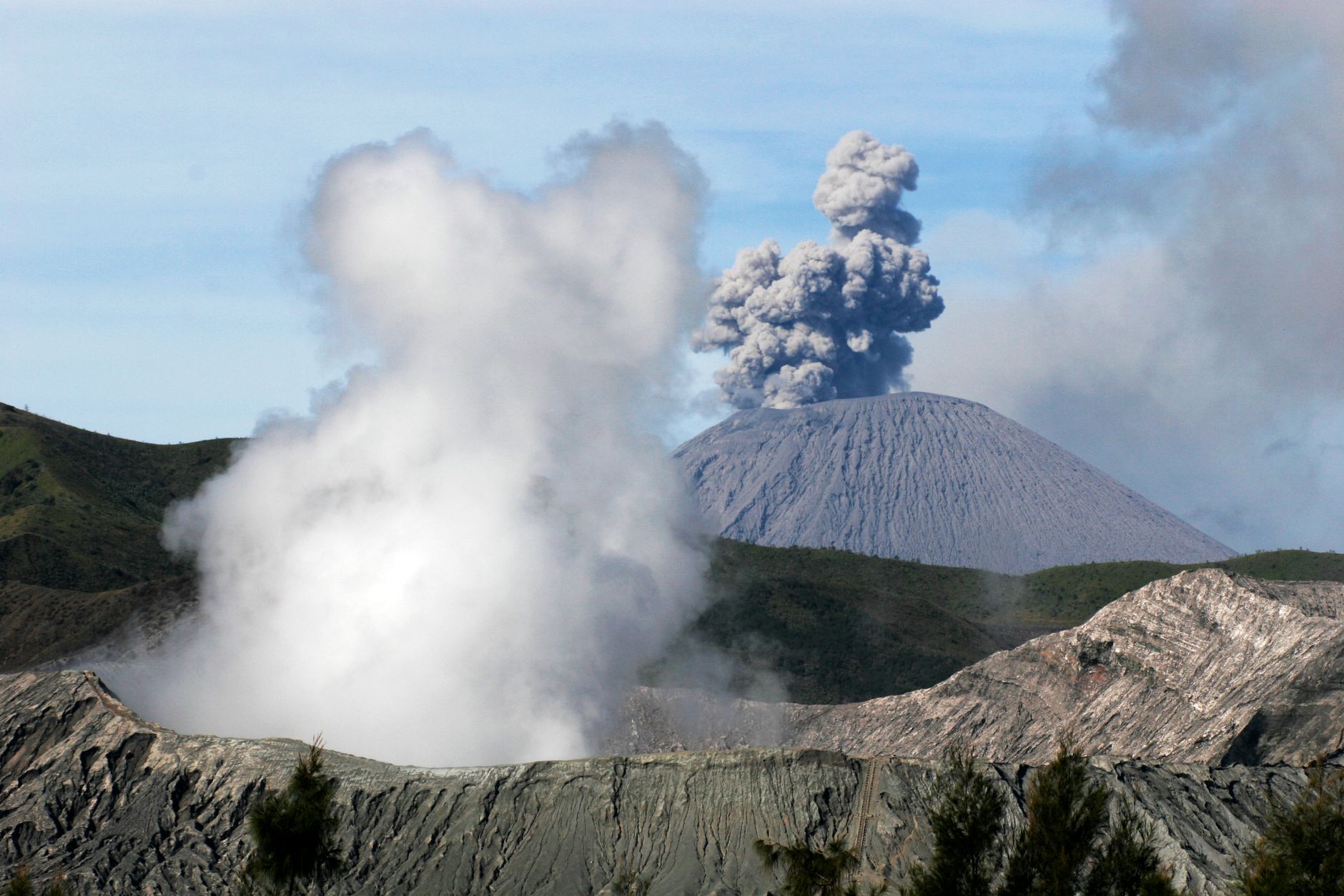 The single loudest sound ever recorded was the eruption of the Krakatoa volcano in 1883 — heard from approximately 4,800 kilometers away in the middle of the Indian Ocean — with a sound wave so powerful it traveled around the entire planet four times, was measured on barometers thousands of miles distant, and ruptured the eardrums of sailors aboard ships up to 65 kilometers from the eruption site