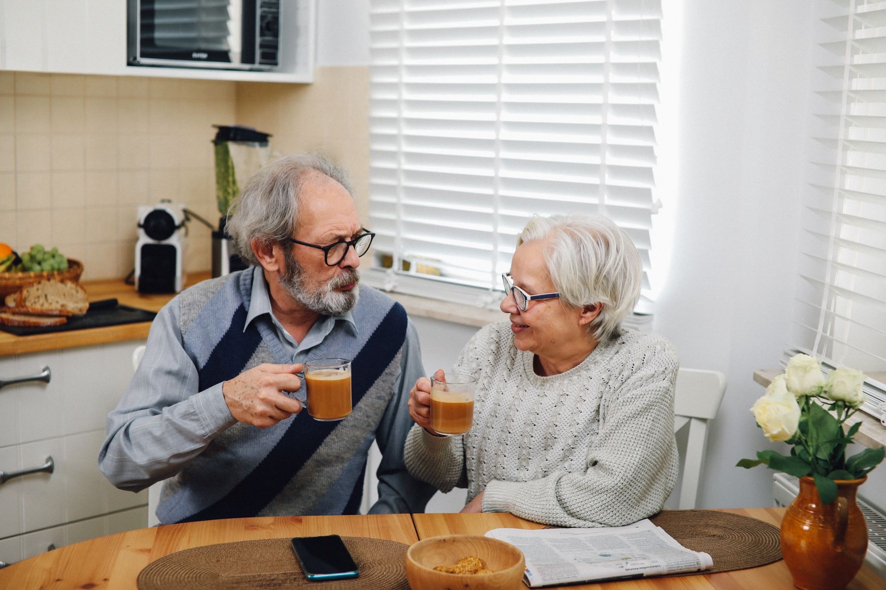 Older adults following earlier meal schedules had a 10-year survival rate of 89.5%, compared with 86.7% among later eaters—but Harvard and Mass General researchers say breakfast drifting later may be less a cause of declining health than one of its earliest visible warning signs.