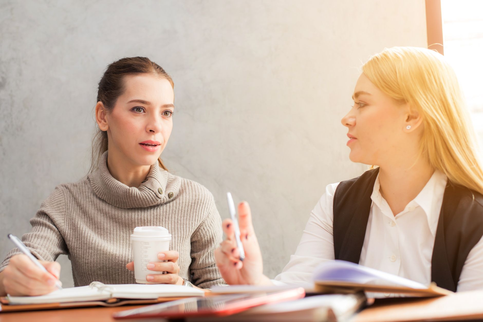The workplace communication skills that separate high performers from average ones are not the flashy ones: research points less to polished presenting than to two quieter habits, actively seeking feedback, and listening at a genuinely high quality