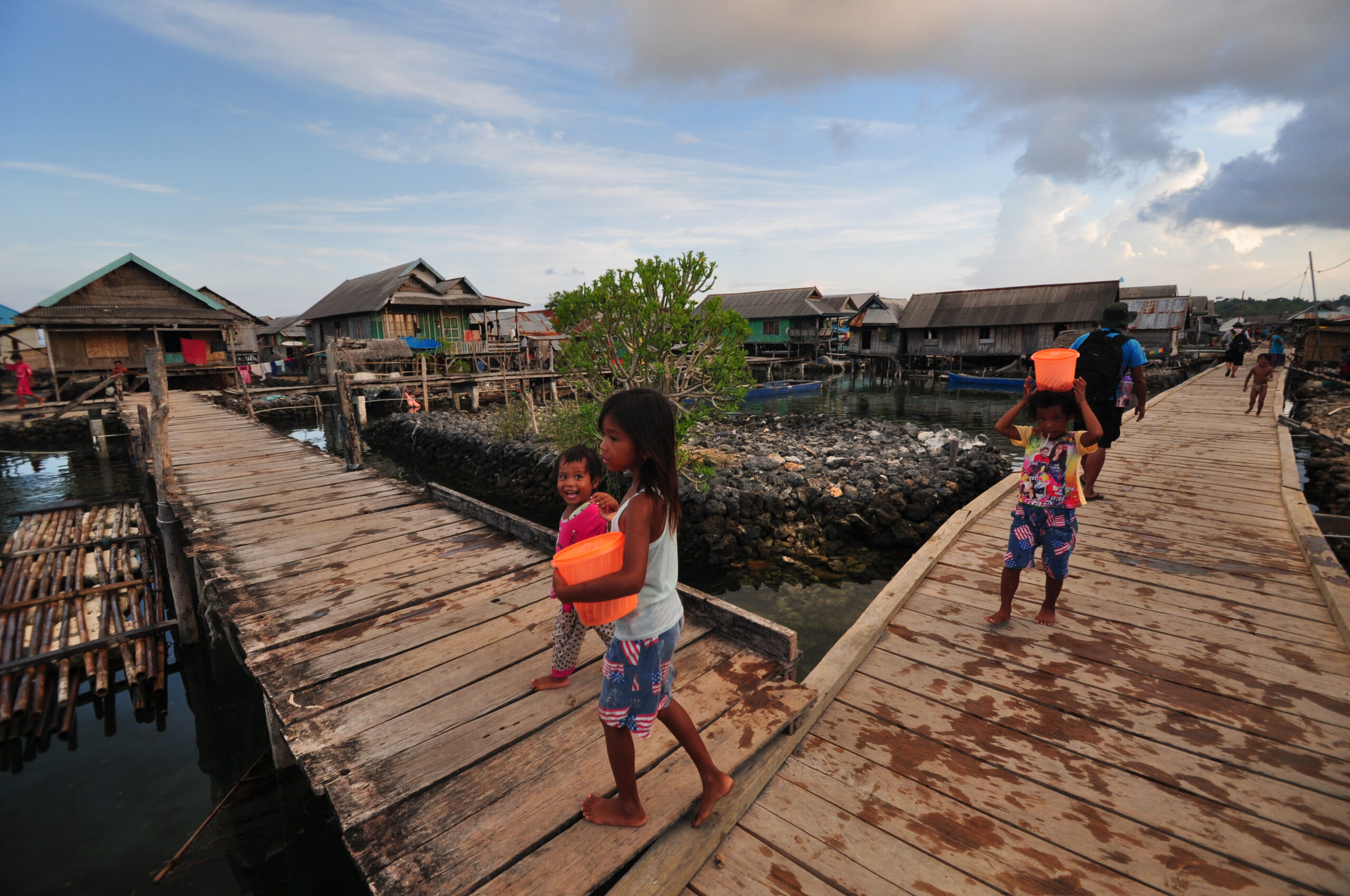 Daily activity in Bajau Sampela village, Wakatobi, Indonesia — Wikimedia Commons CC BY-SA 4.0 (BastianKyle)