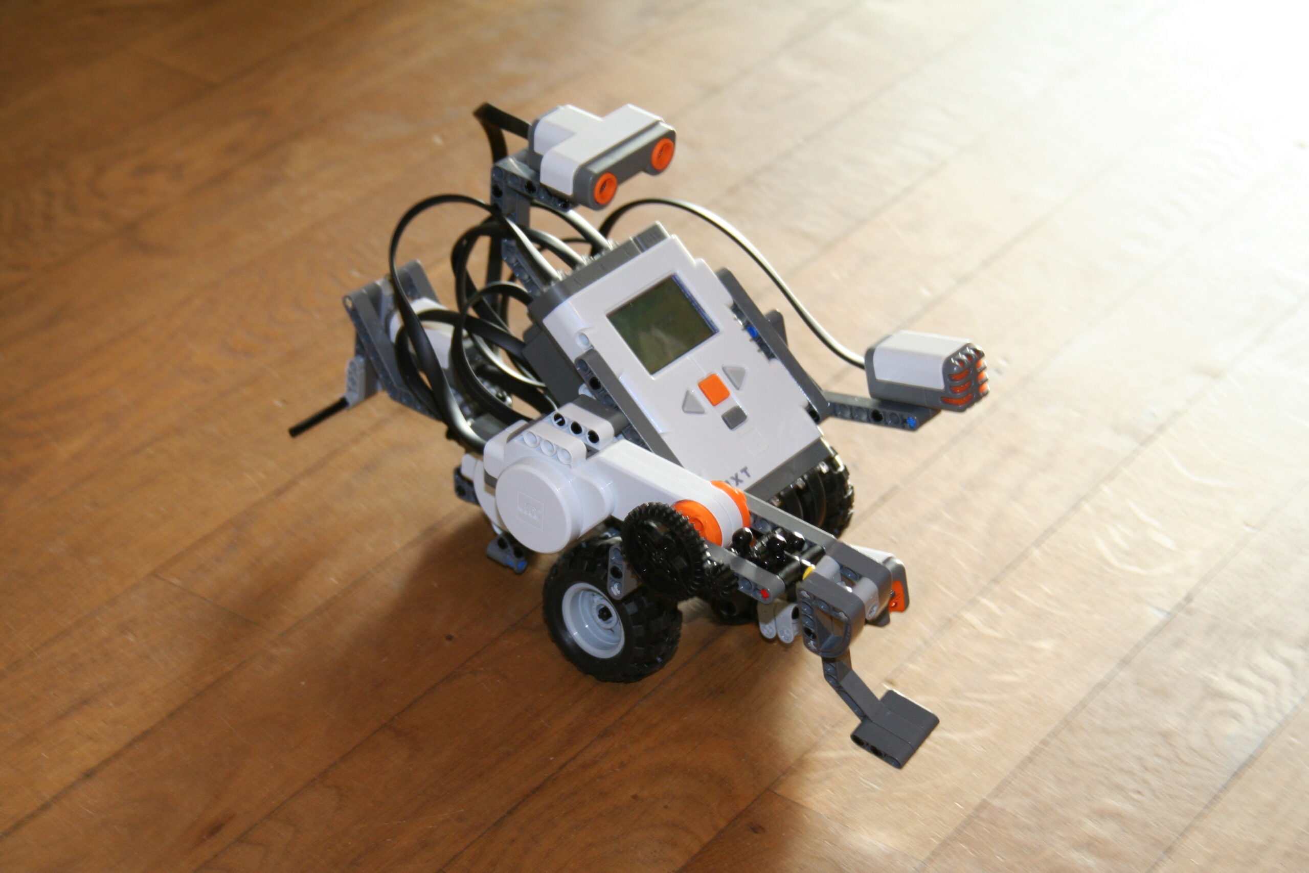 LEGO Mindstorms robotics kit robot at Scandinavian FLL meeting — Wikimedia Commons CC BY 2.0 (Eirik Refsdal)