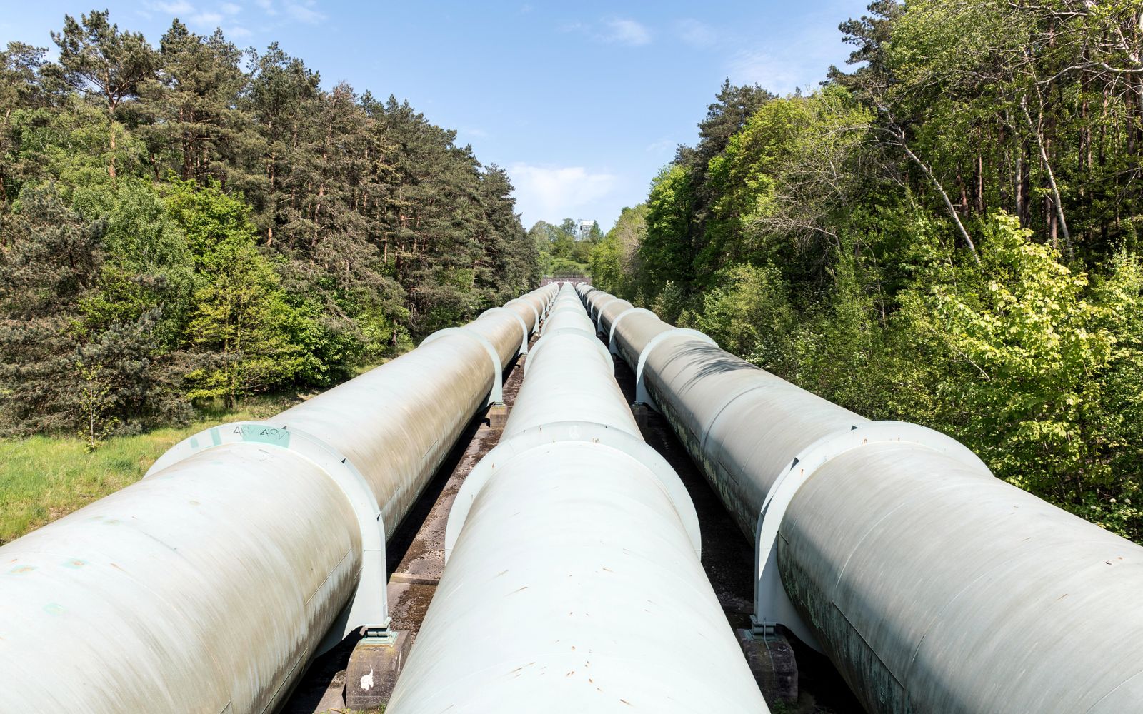 The Eighth Circuit ruled that when a pipeline company exercises federal eminent domain power, federal law displaces North Dakota's statute requiring reimburseme